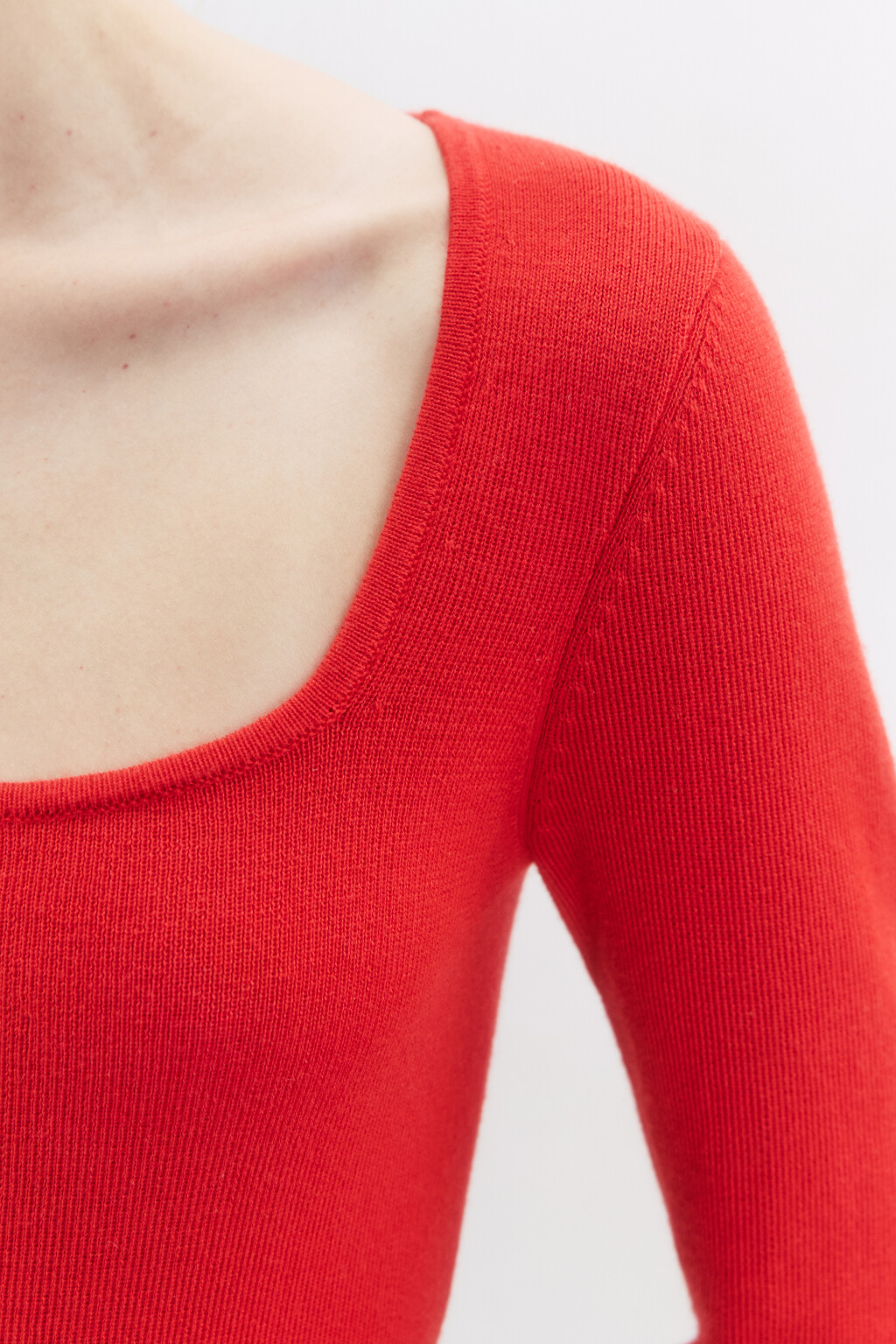 Джемпер тонкой вязки с вырезом-каре - цвет красный - 7