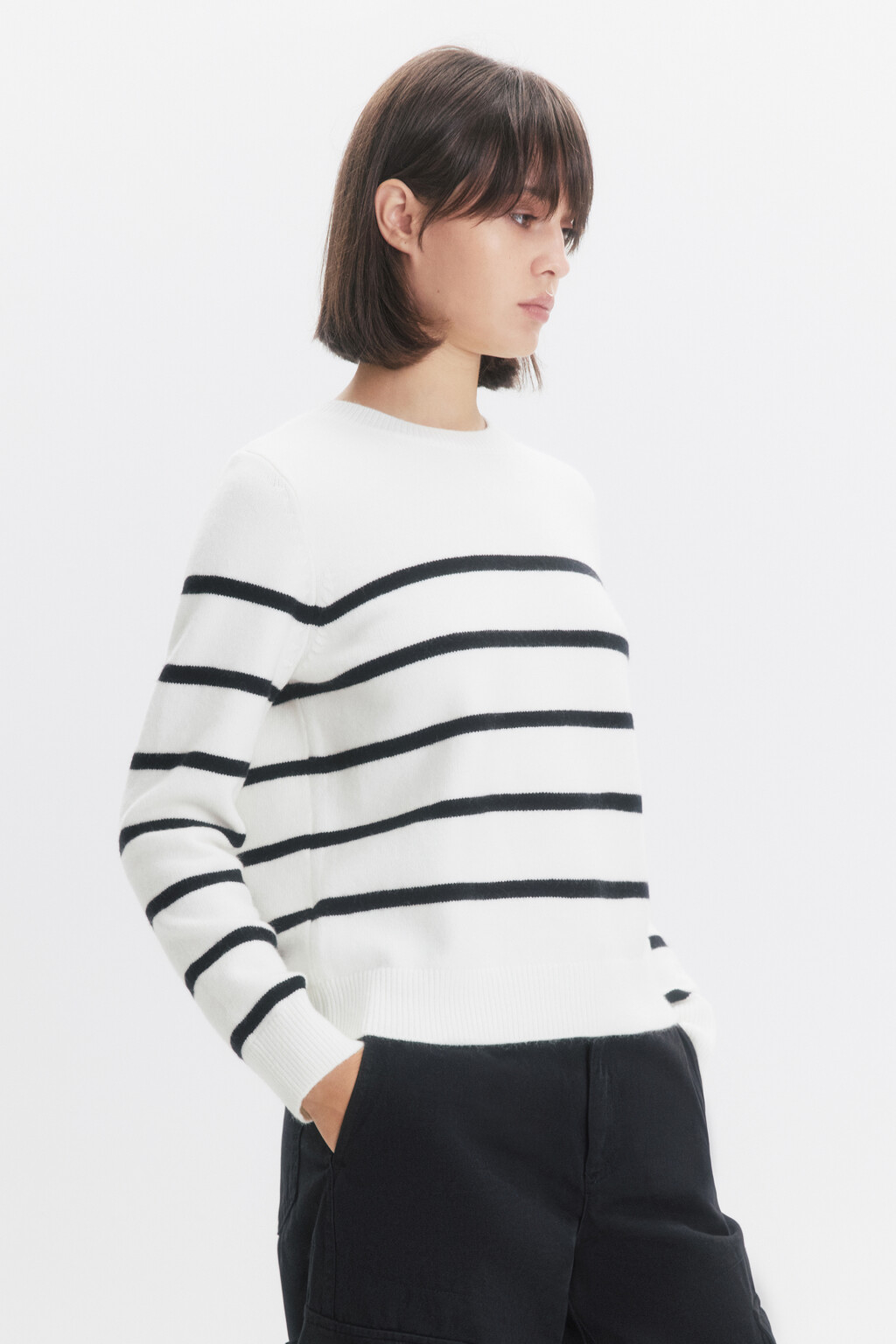 Джемпер свободный плотной вязки - цвет белый - 3