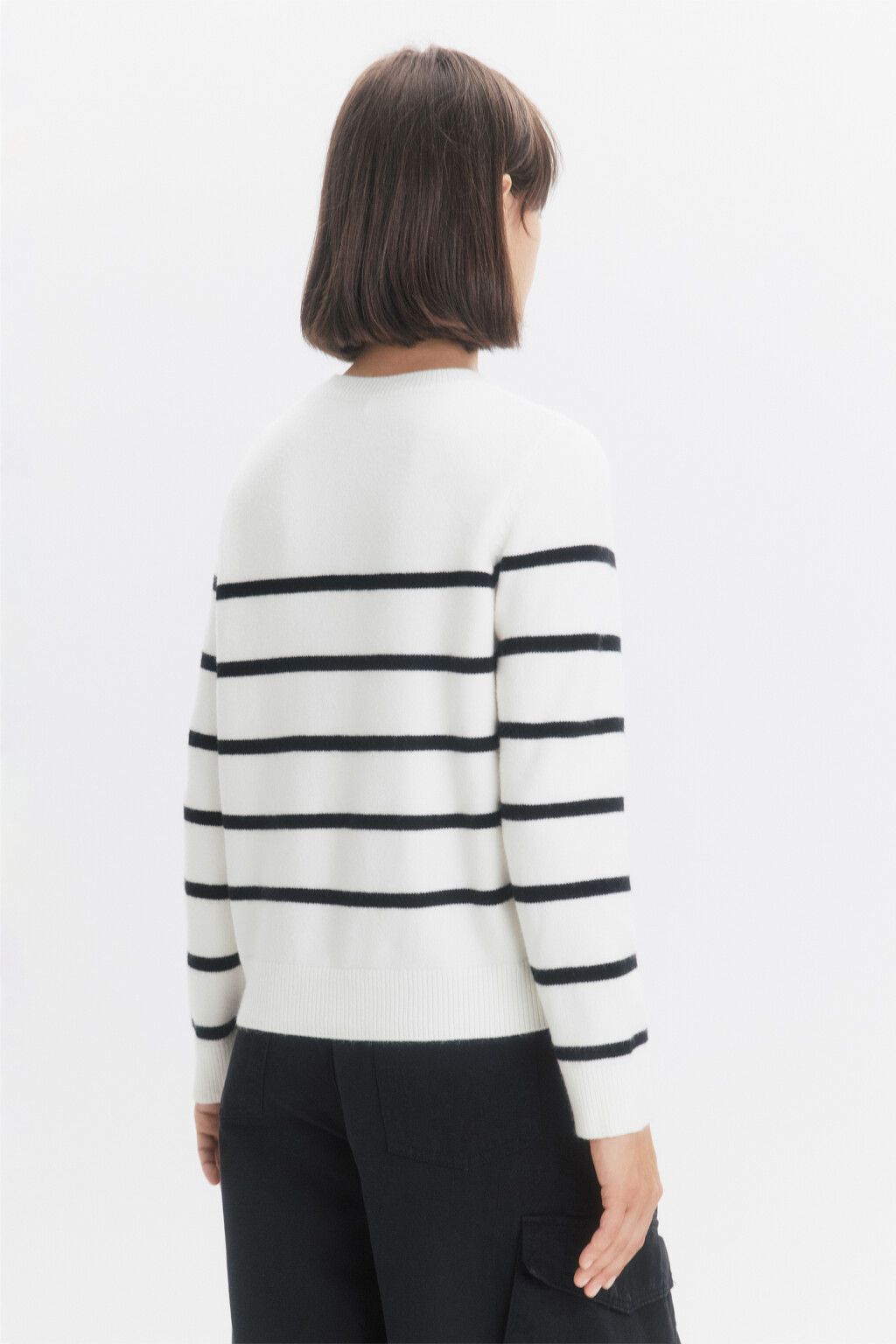 Джемпер свободный плотной вязки - цвет белый - 4