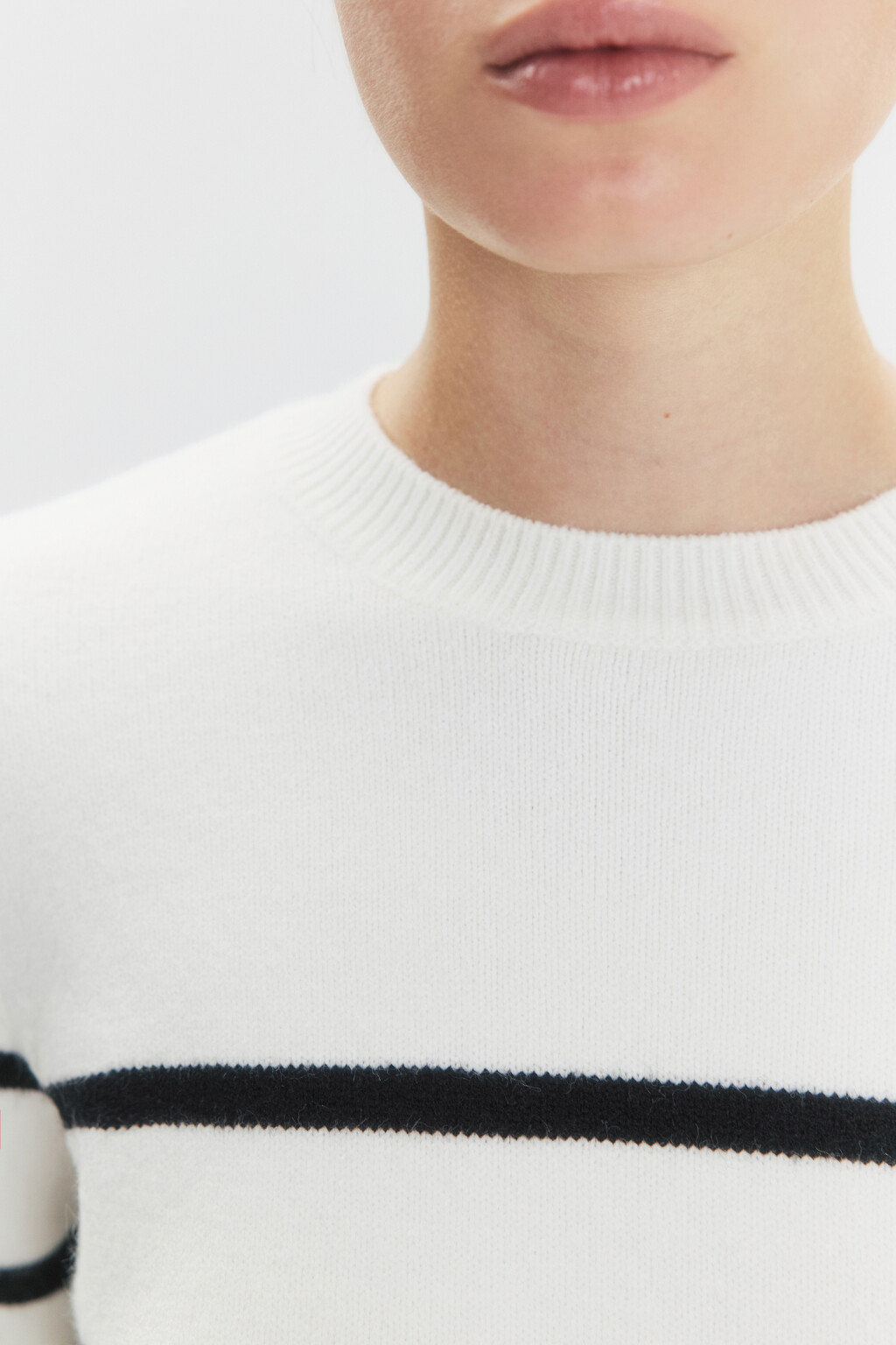 Джемпер свободный плотной вязки - цвет белый - 8