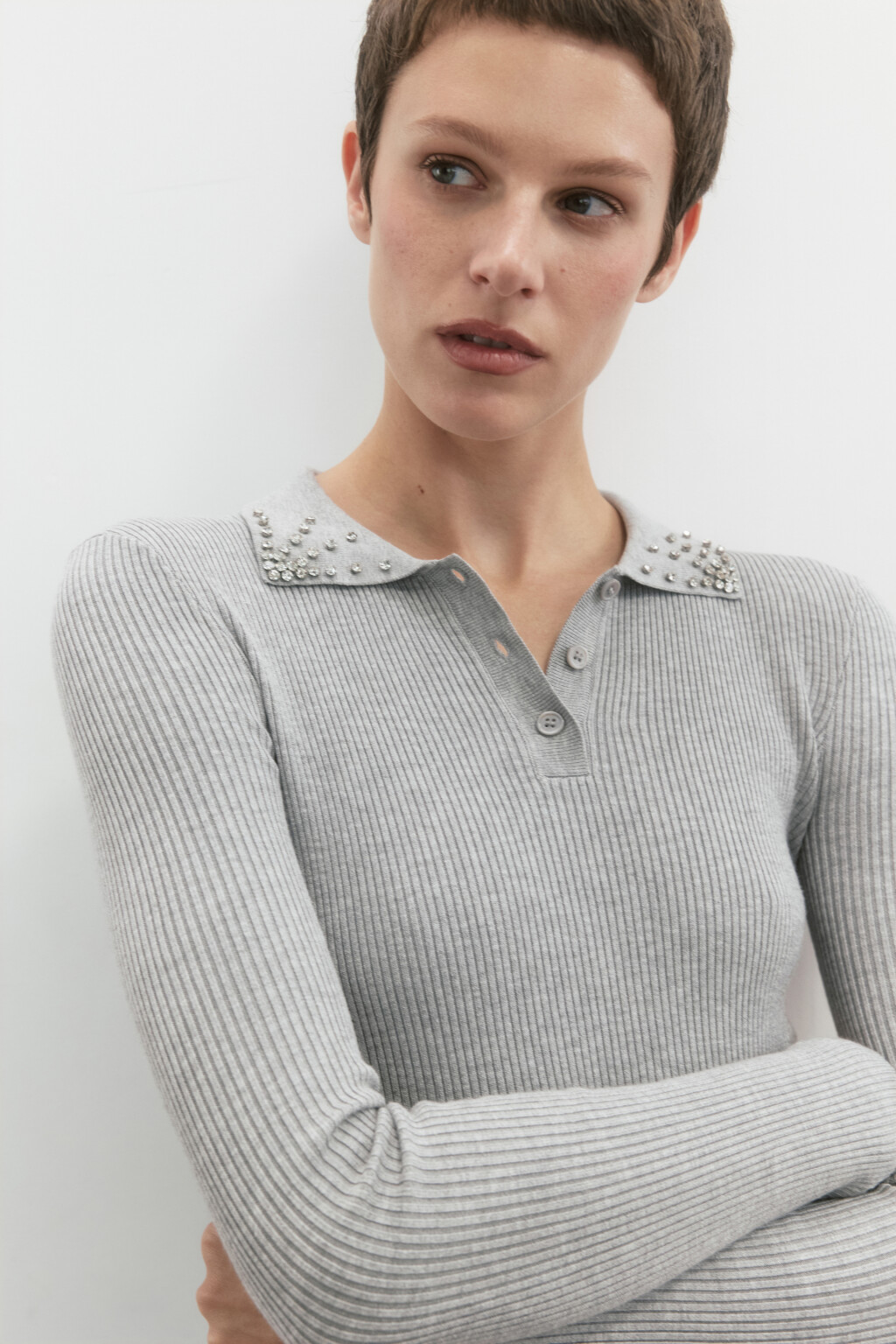 Джемпер-поло вязаный в рубчик со стразами - цвет серый - 2