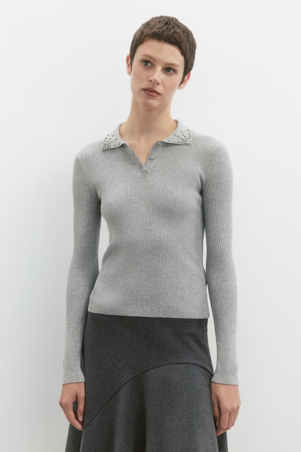 Джемпер-поло вязаный в рубчик со стразами - цвет серый - 3