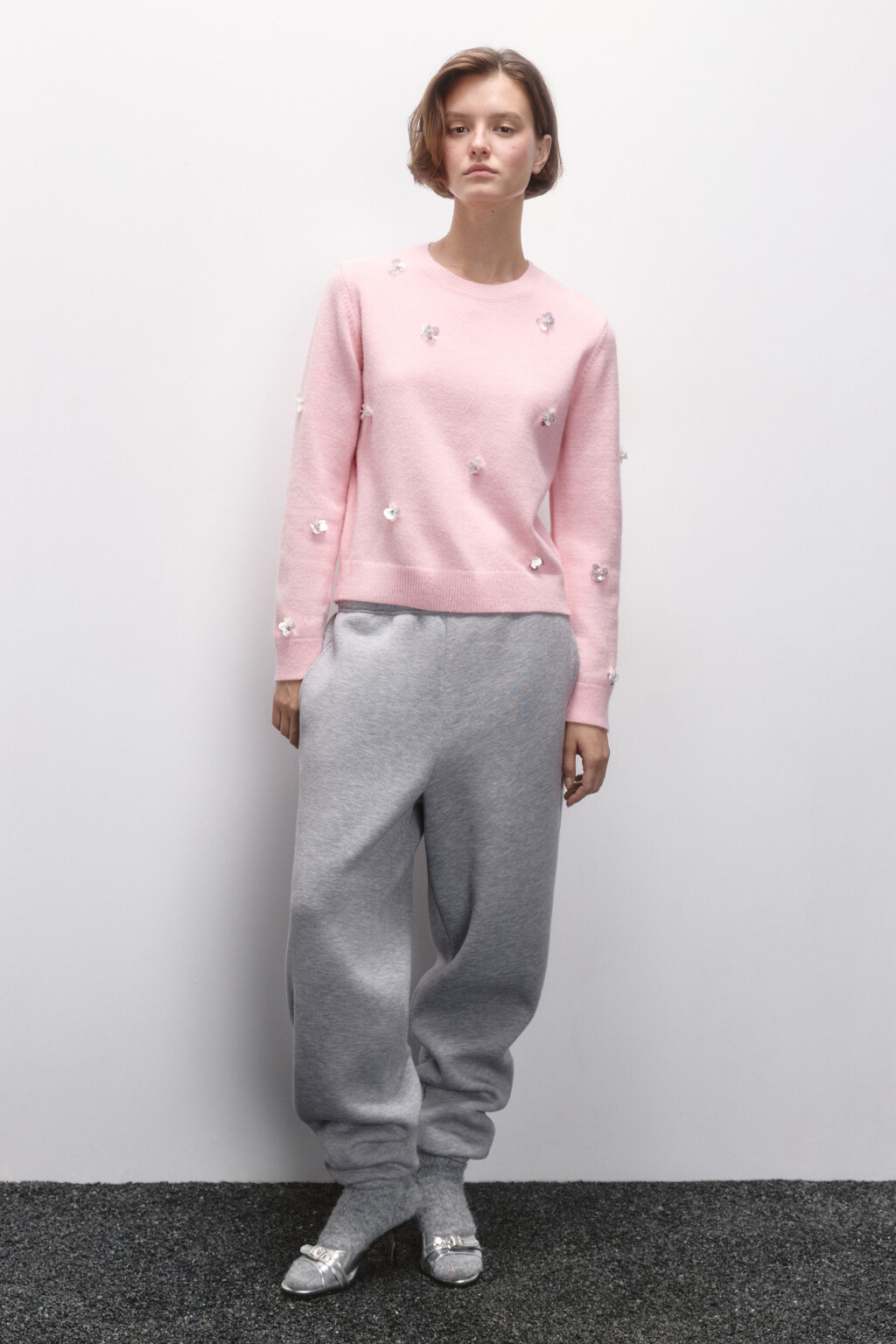 Джемпер вязаный с цветочками из пайеток - цвет розовый - 6