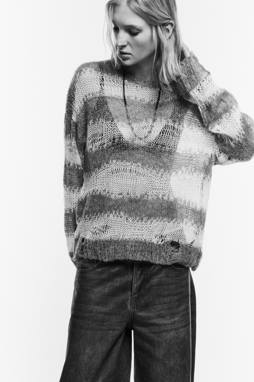 Джемпер вязаный рваный в полоску - цвет серый - 1