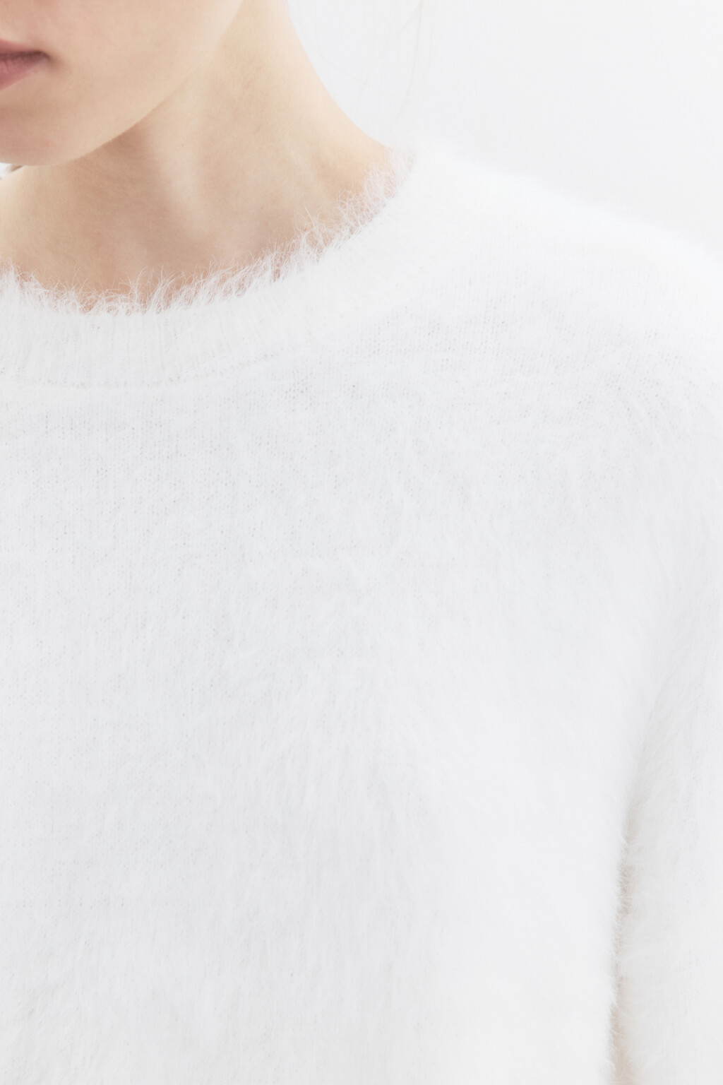 Джемпер вязаный пушистый - цвет молочный - 6