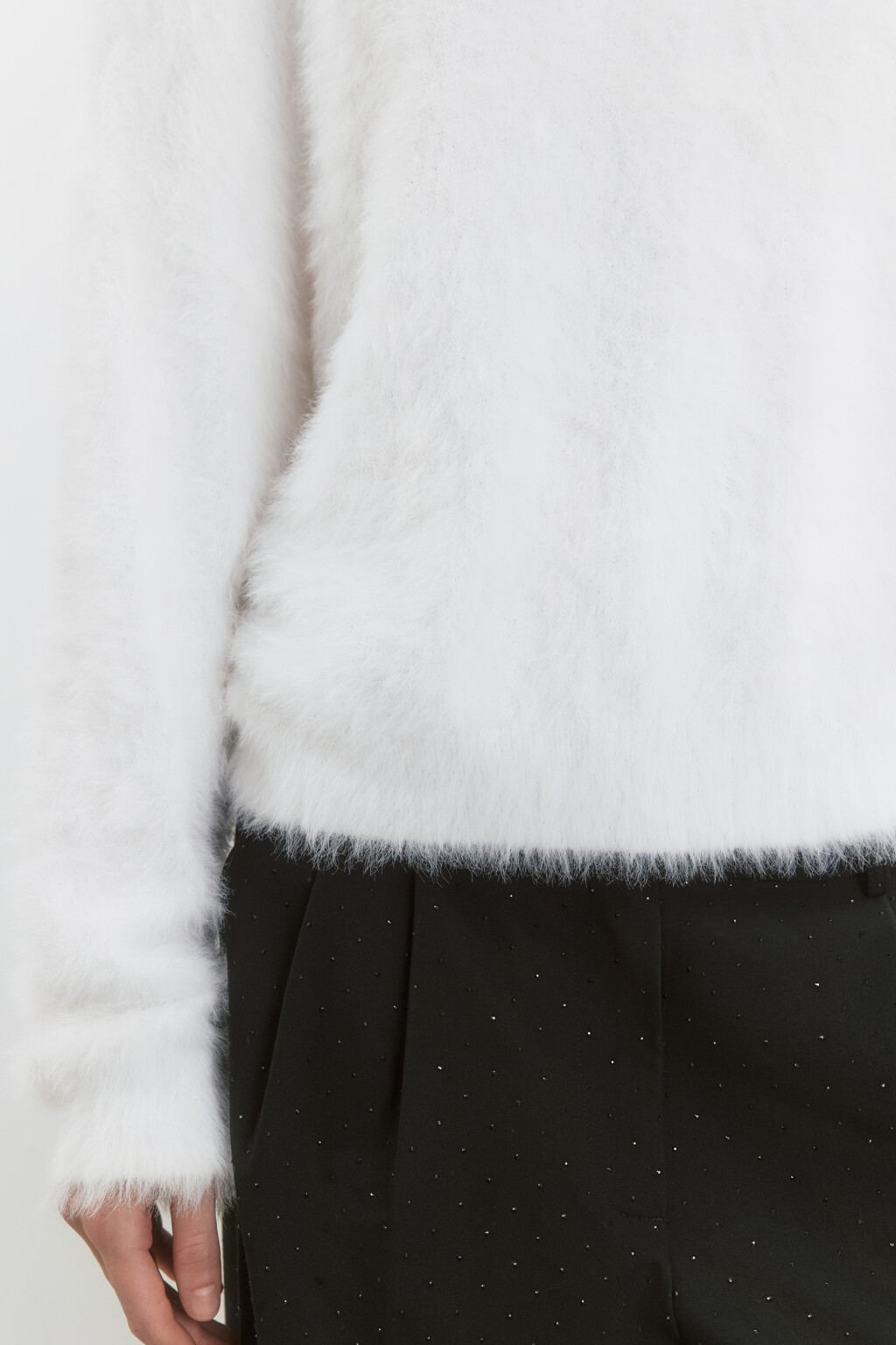 Джемпер вязаный пушистый - цвет молочный - 7