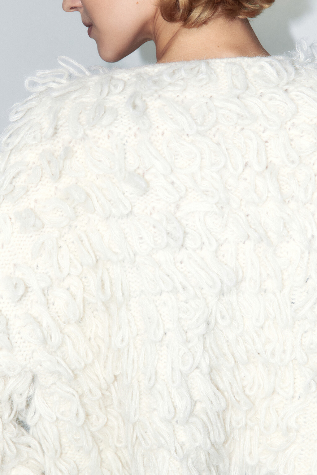 Кардиган на крючках вязаный с бахромой - цвет молочный - 8