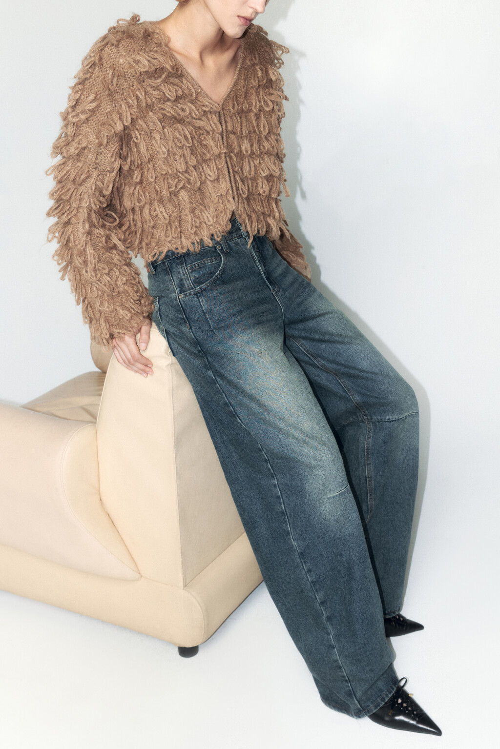 Кардиган на крючках вязаный с бахромой - цвет бежевый - 2