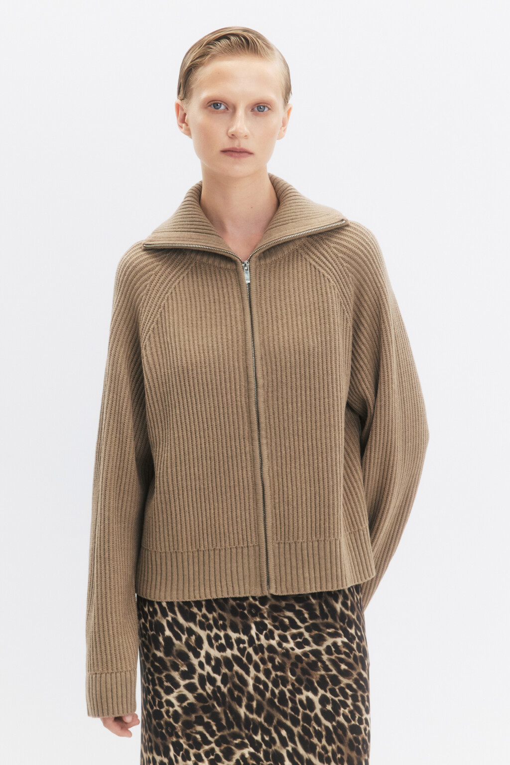 Кардиган вязаный на молнии с отложным воротником - цвет бежевый - 4