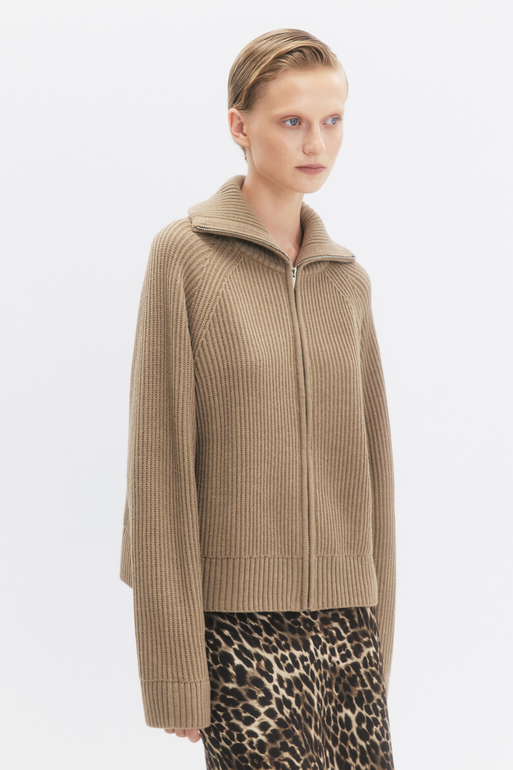 Кардиган вязаный на молнии с отложным воротником - цвет бежевый - 5