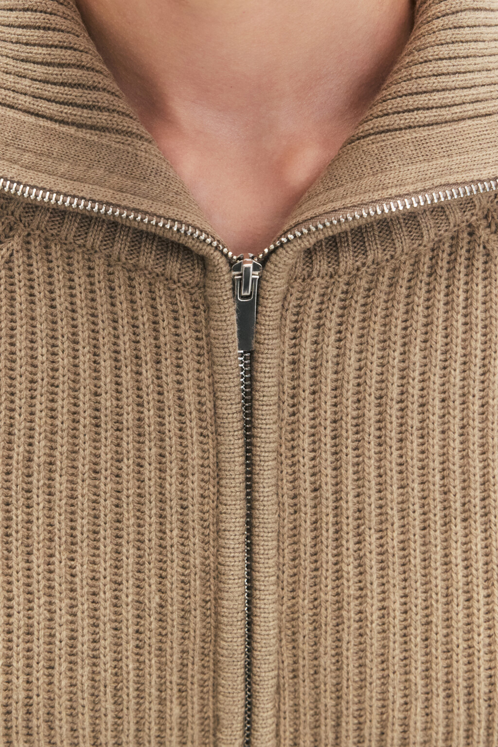 Кардиган вязаный на молнии с отложным воротником - цвет бежевый - 8