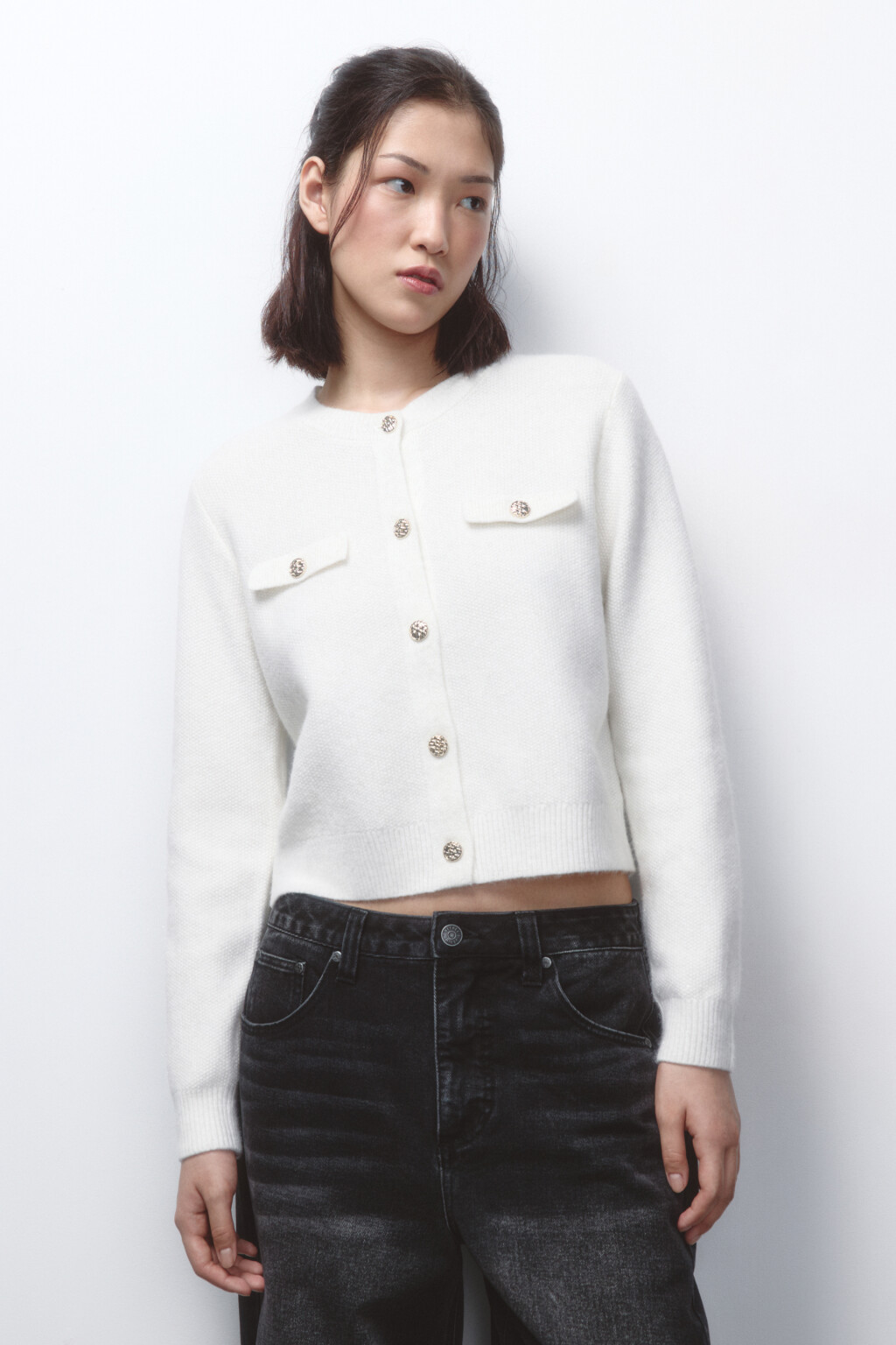 Кардиган вязаный с золотистыми пуговицами - цвет молочный - 2