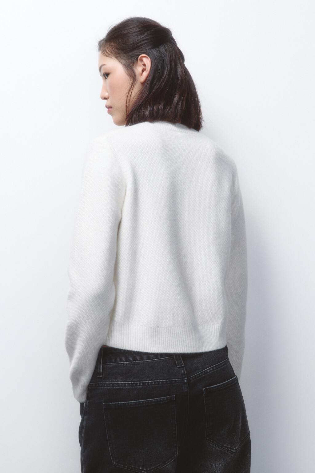 Кардиган вязаный с золотистыми пуговицами - цвет молочный - 4