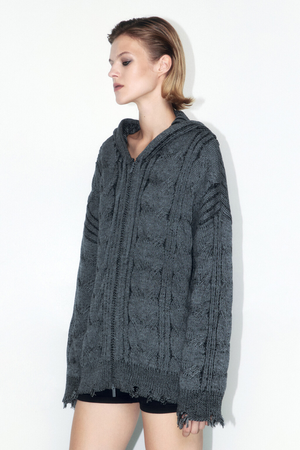Кардиган oversize вязаный рваный с капюшоном - цвет серый - 2
