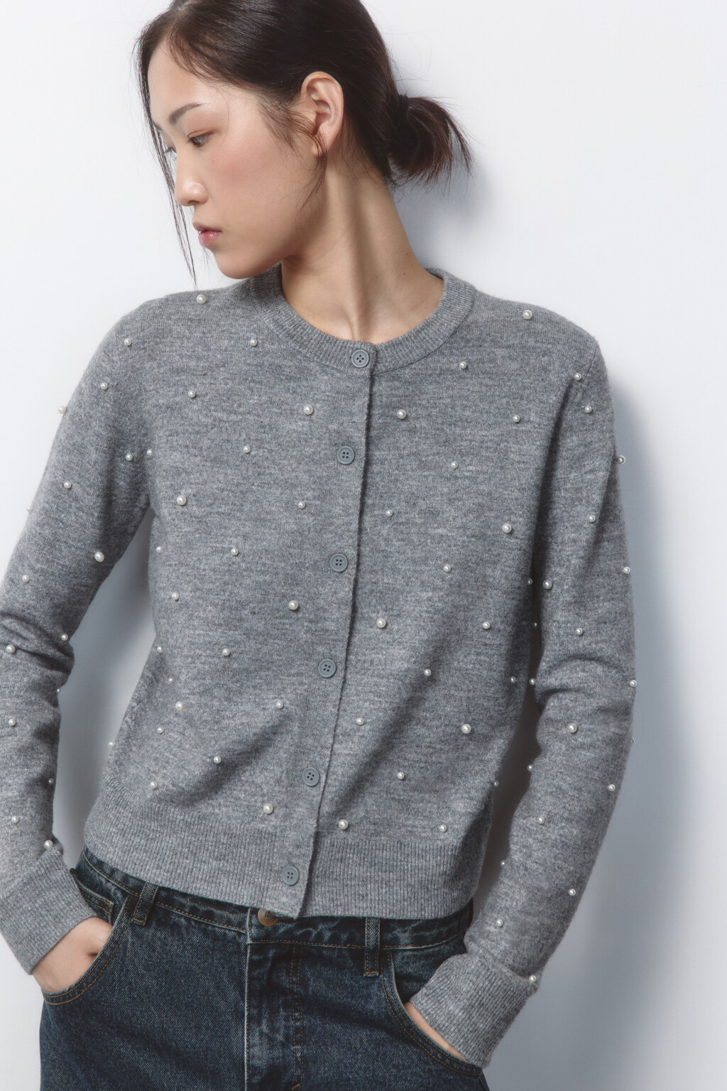 Кардиган на пуговицах вязаный с декором - цвет серый - 1