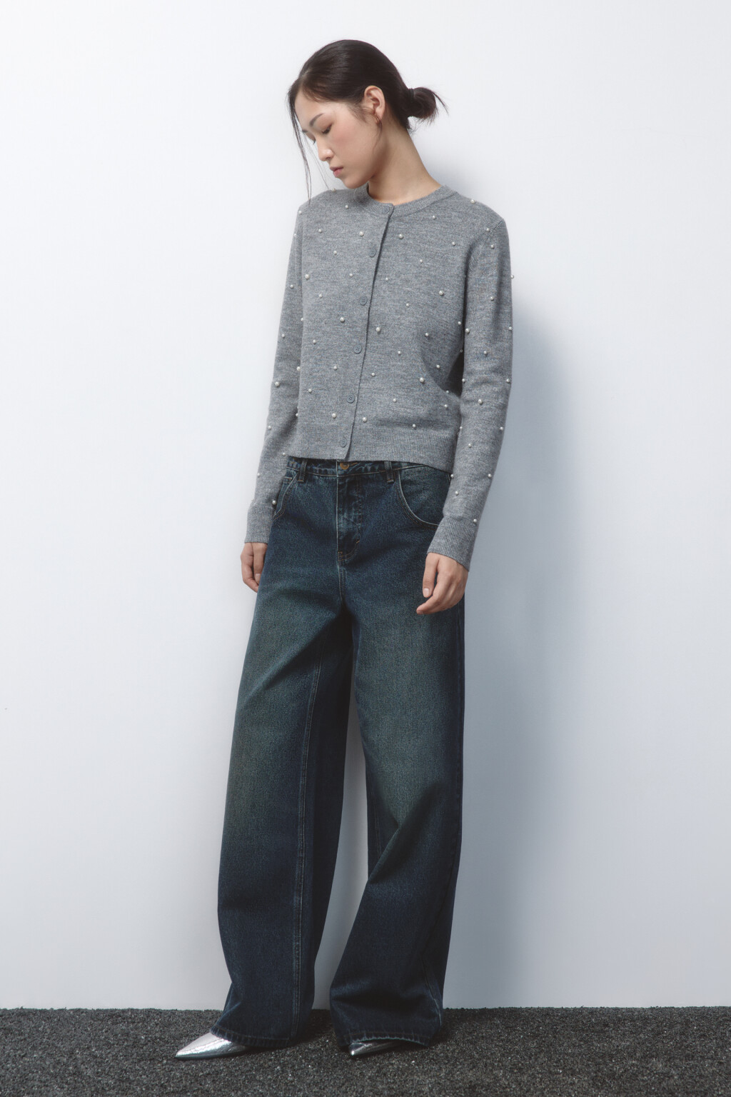 Кардиган на пуговицах вязаный с декором - цвет серый - 5
