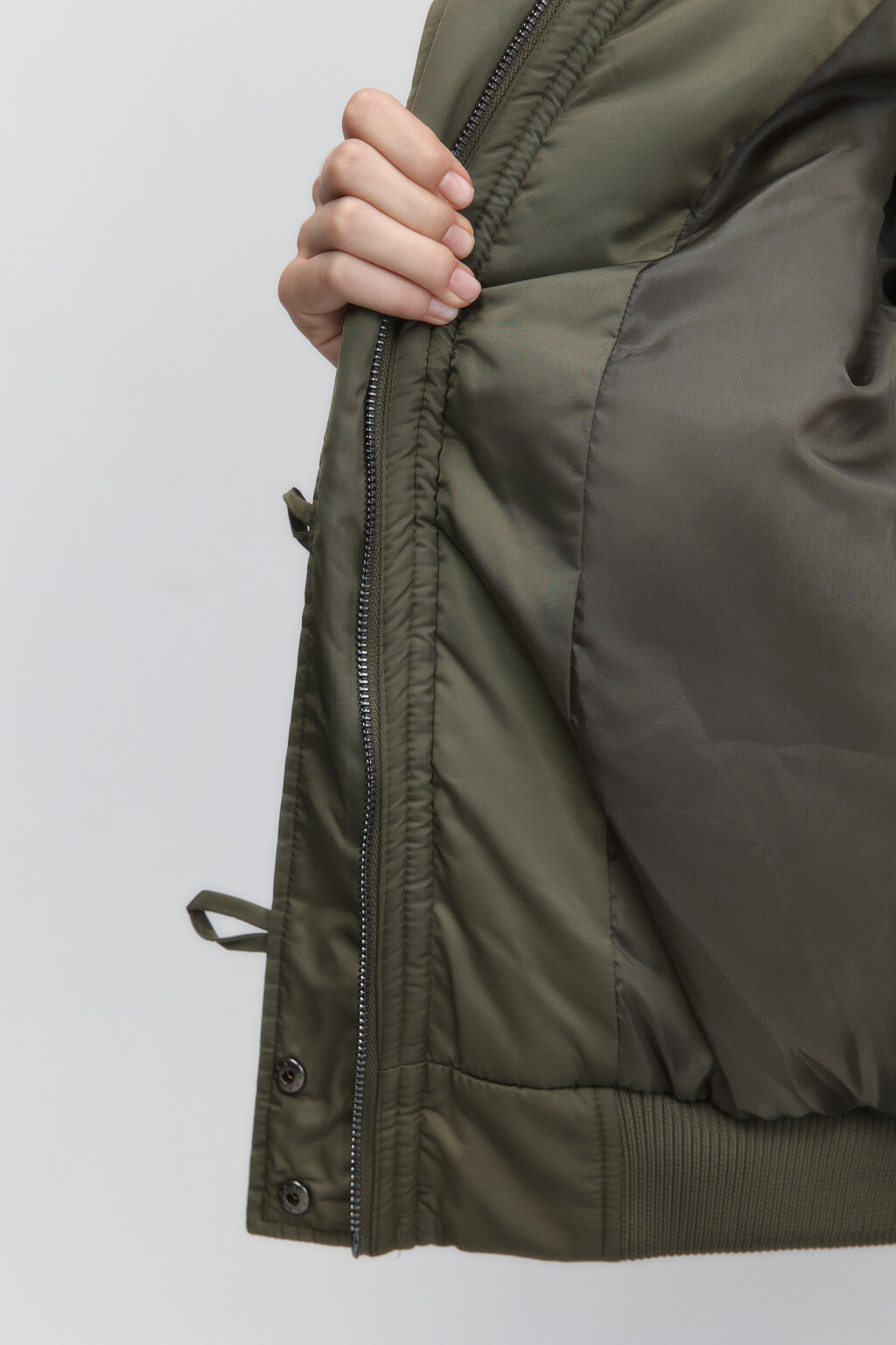 Куртка укороченная с капюшоном и опушкой - цвет зеленый - 9