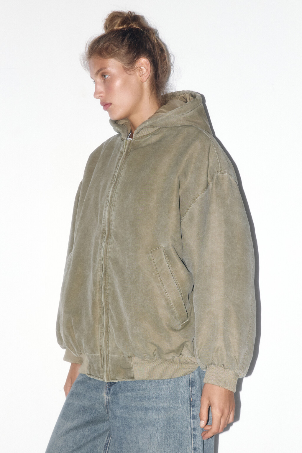 Куртка-бомбер oversize с капюшоном и вареным эффектом - цвет зеленый - 3