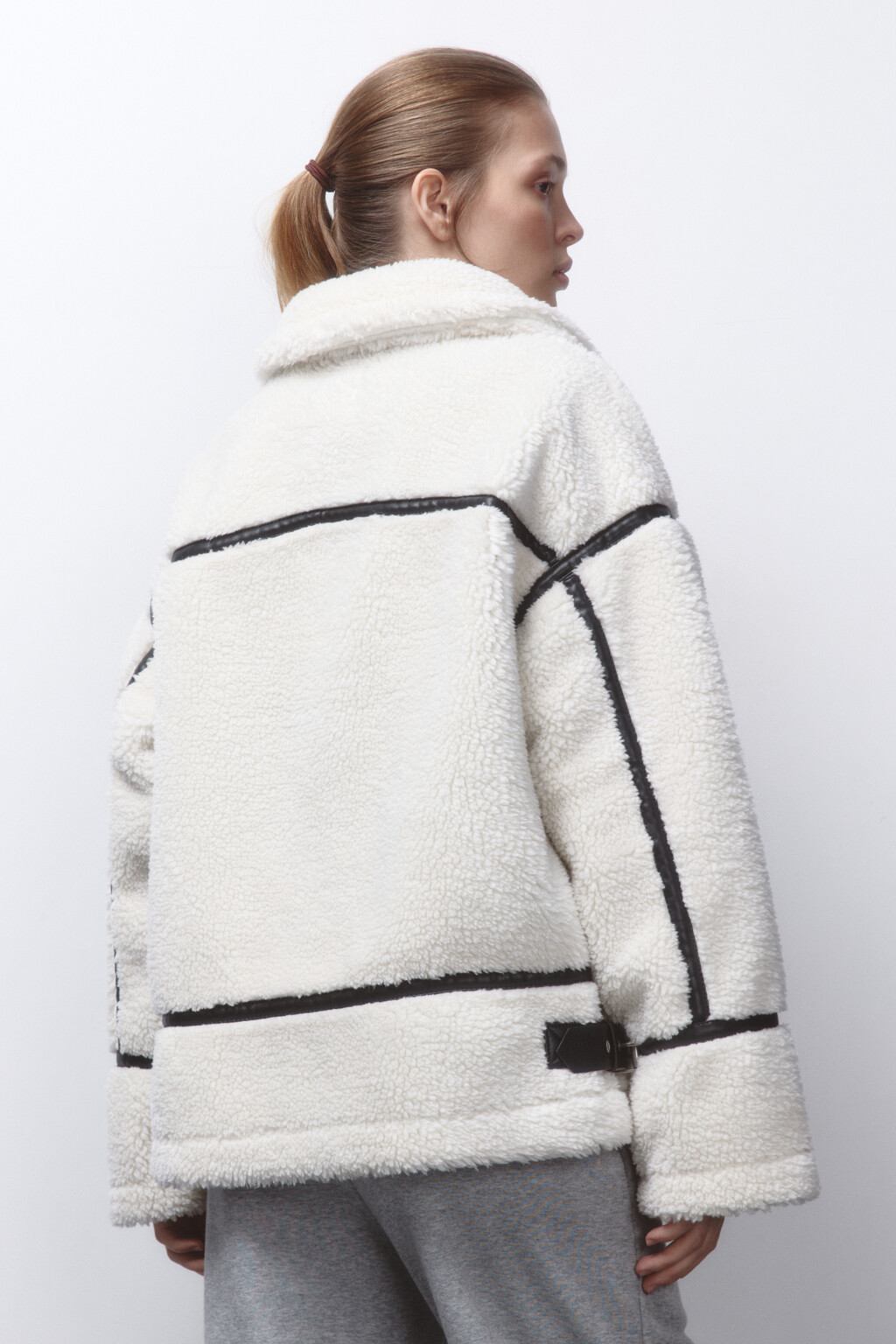 Куртка-авиатор из искусственного меха под овчину - цвет молочный - 4