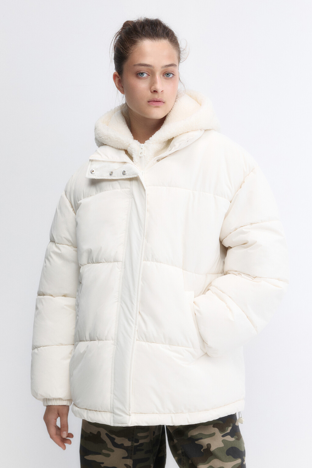 Куртка oversize стеганая с флисовым капюшоном - цвет молочный - 2