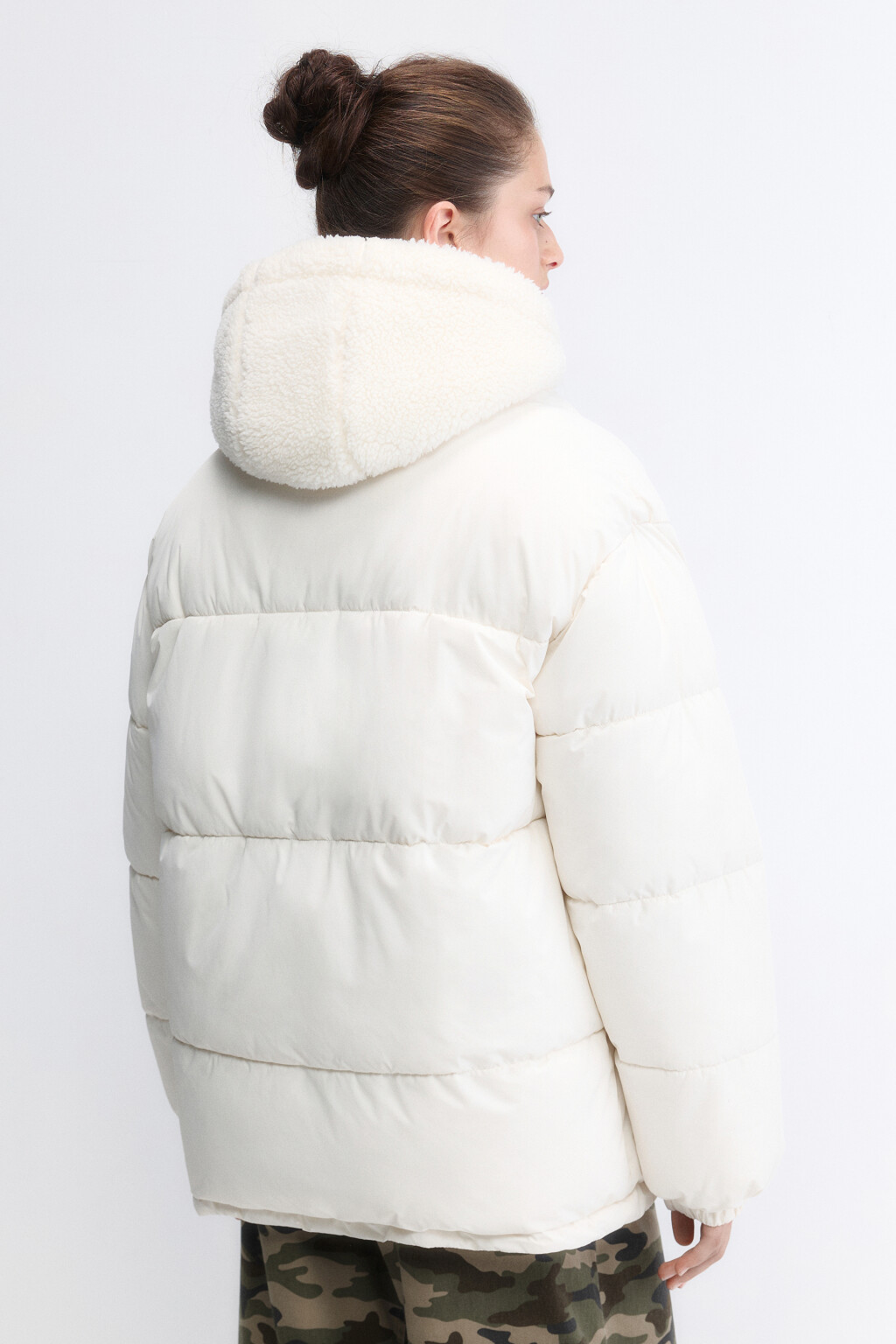 Куртка oversize стеганая с флисовым капюшоном - цвет молочный - 4