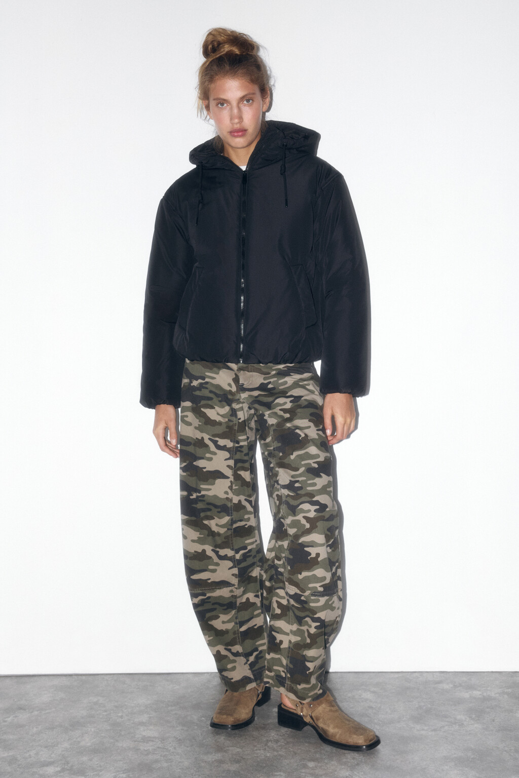 Куртка короткая утепленная с капюшоном - цвет черный - 5