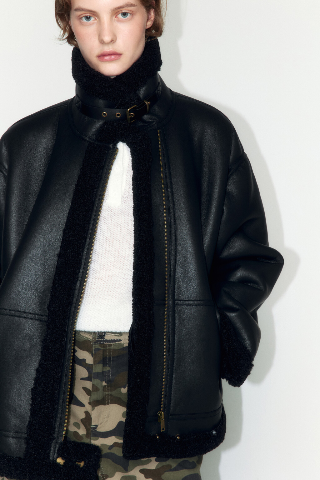 Дубленка-авиатор с ремешками на воротнике - цвет черный - 1