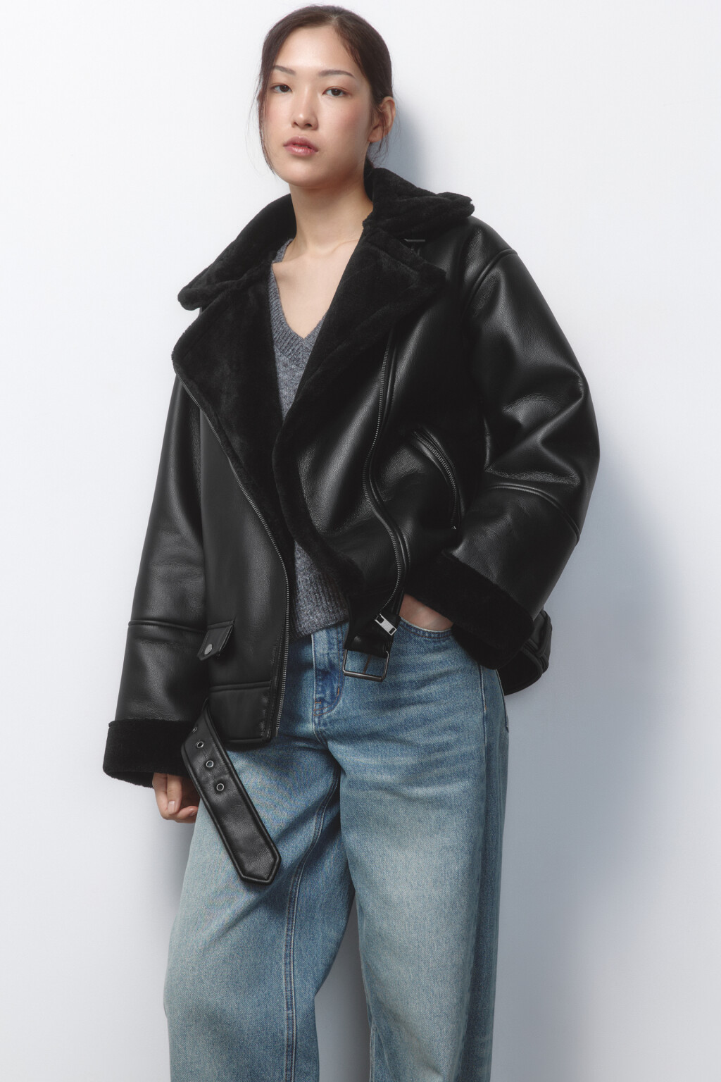 Куртка-дубленка удлиненная с отделкой под мех  - цвет черный - 1