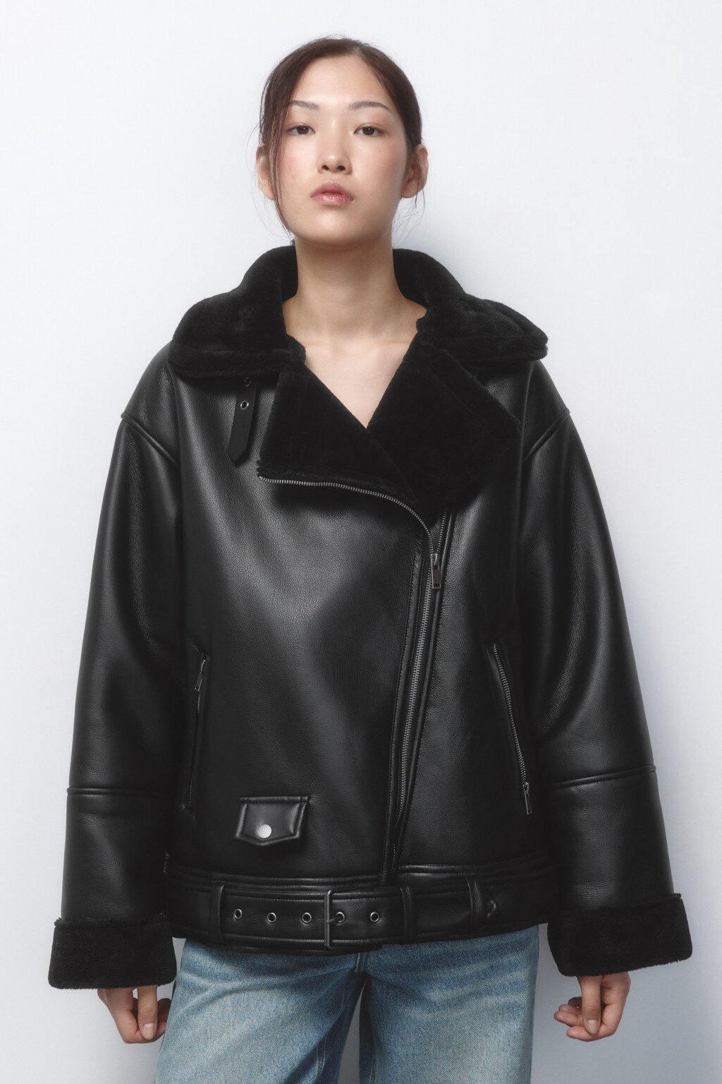 Куртка-дубленка удлиненная с отделкой под мех  - цвет черный - 2