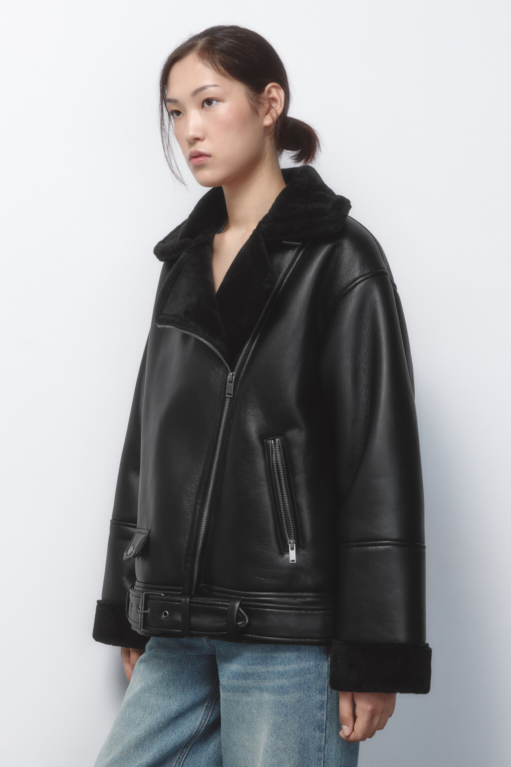 Куртка-дубленка удлиненная с отделкой под мех  - цвет черный - 3