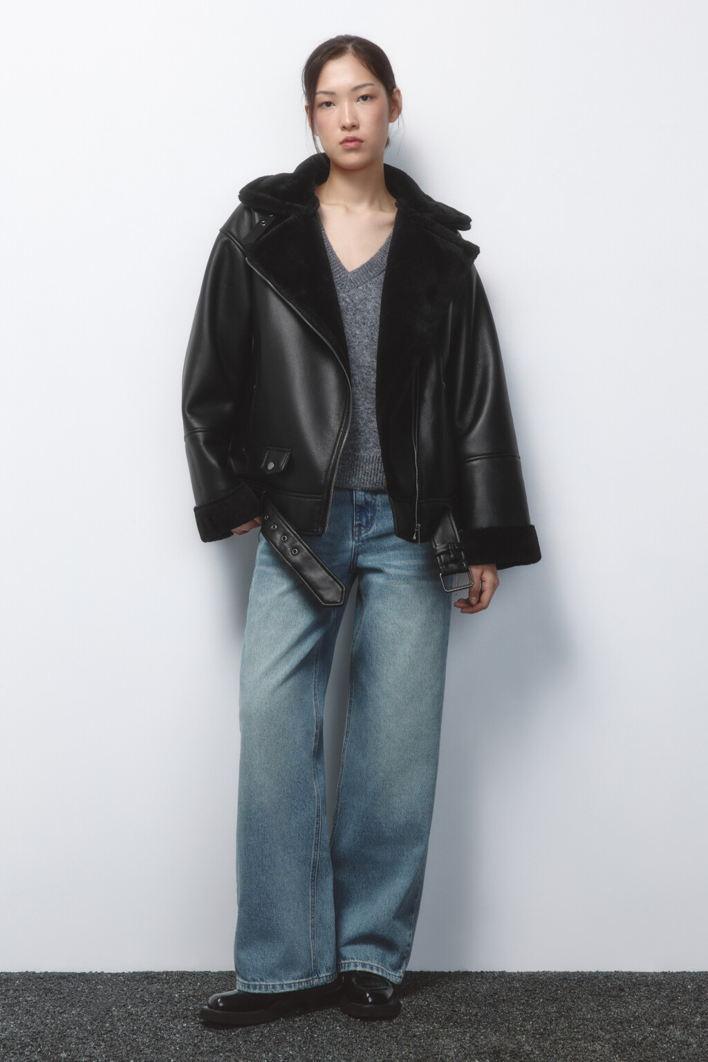 Куртка-дубленка удлиненная с отделкой под мех  - цвет черный - 5