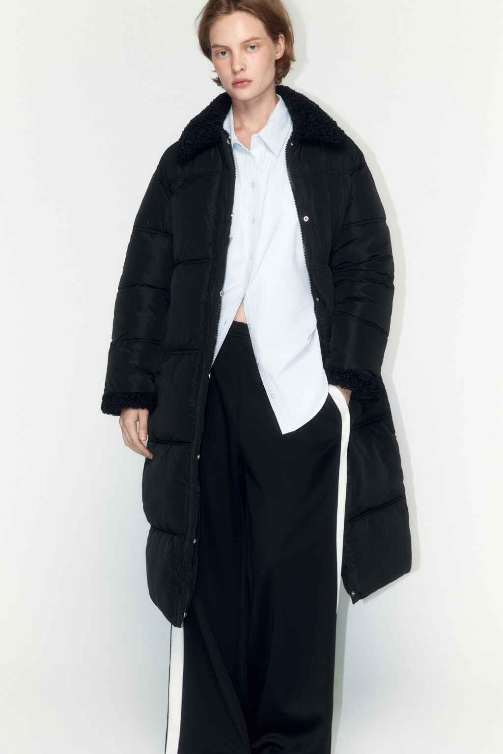 Пальто стеганое с опушкой из искусственного меха - цвет черный - 1