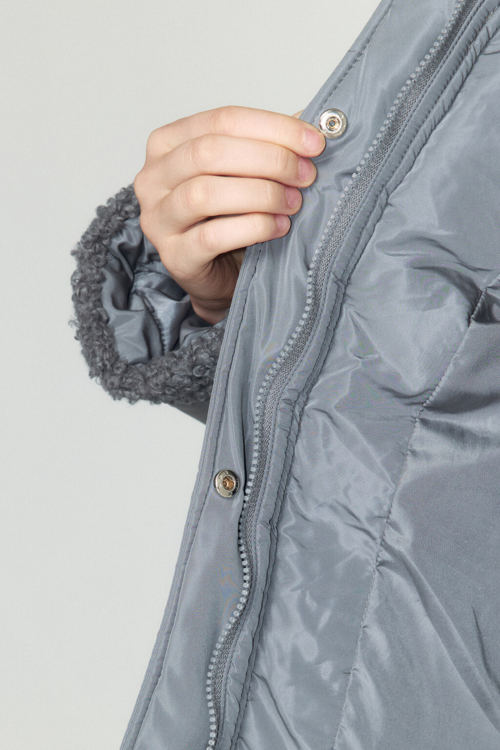 Куртка стеганая с опушкой из искусственного меха - цвет серый - 9