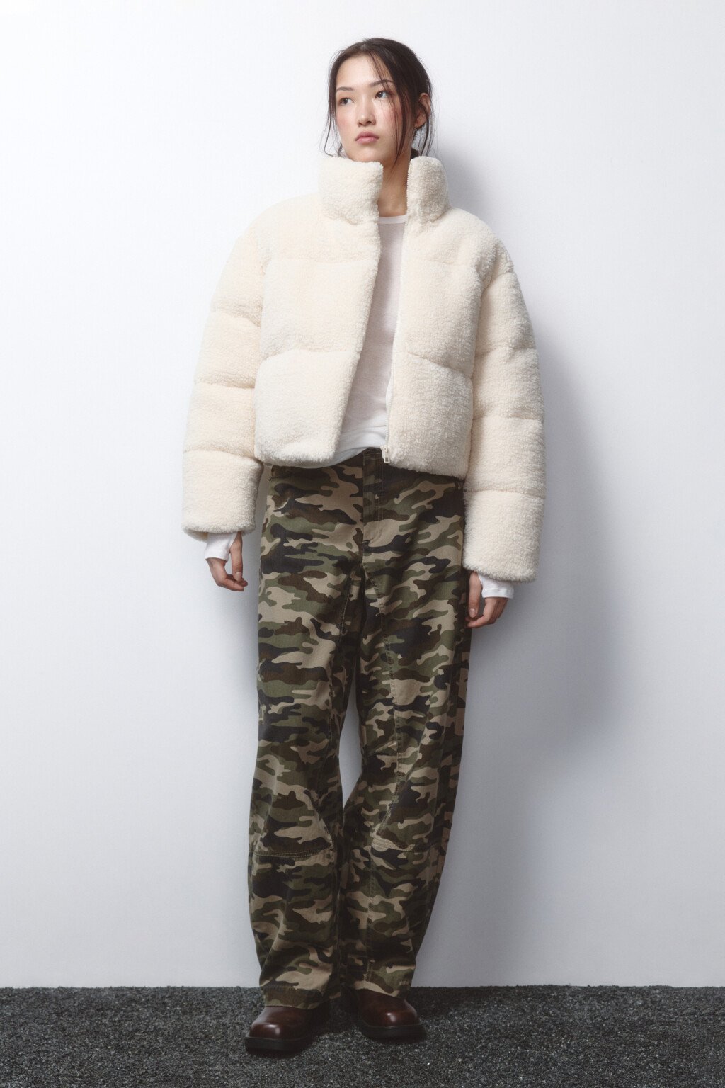 Куртка стеганая укороченная с меховой фактурой - цвет молочный - 5