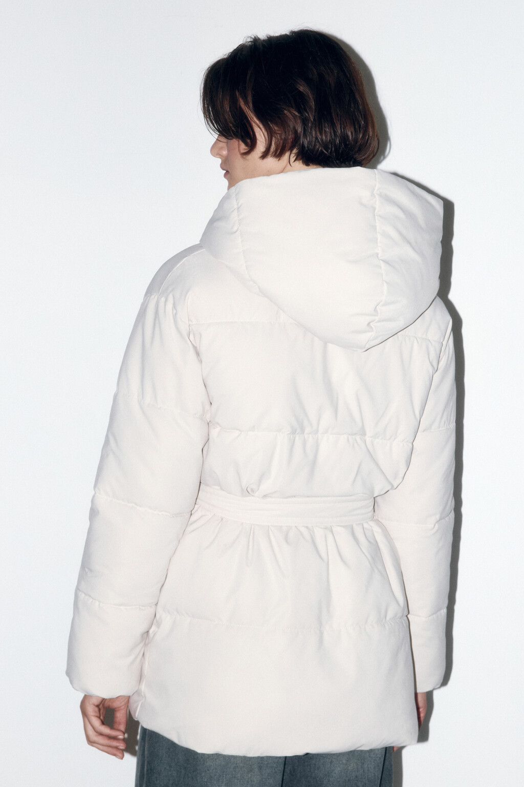 Куртка стеганая с капюшоном и поясом - цвет молочный - 5