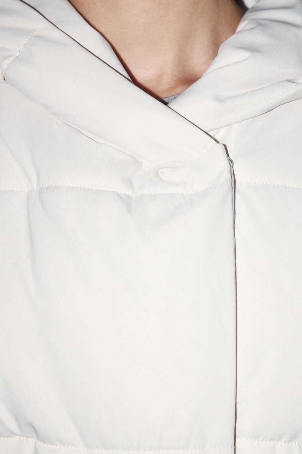 Куртка стеганая с капюшоном и поясом - цвет молочный - 7