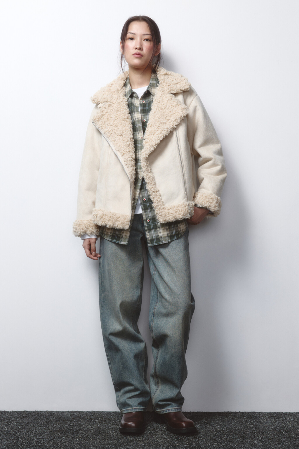 Дубленка из искусственной замши с отделкой - цвет бежевый - 5