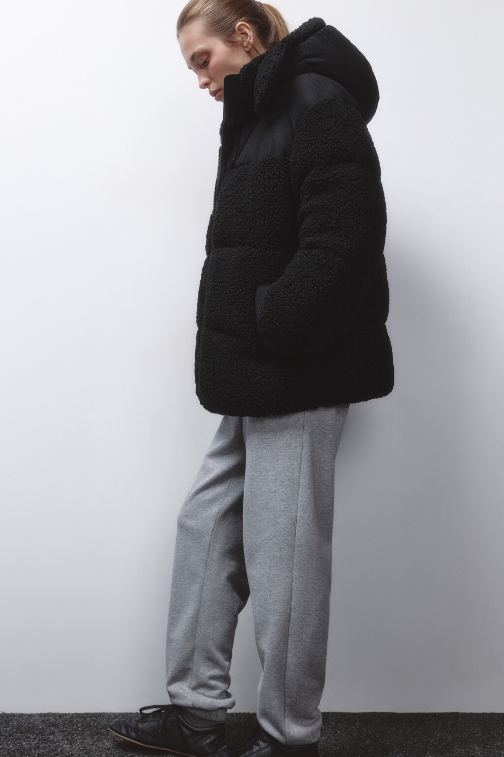 Куртка стеганая из искусственного меха с кокеткой - цвет черный - 1