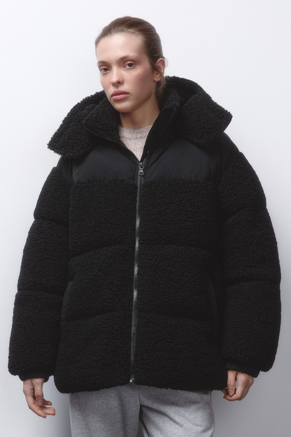 Куртка стеганая из искусственного меха с кокеткой - цвет черный - 2