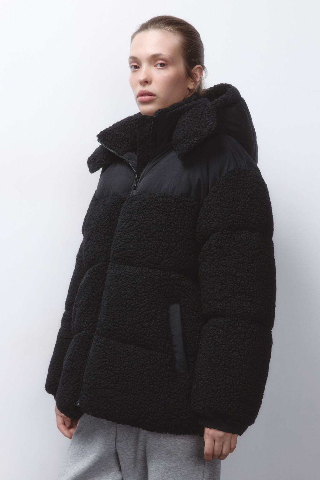 Куртка стеганая из искусственного меха с кокеткой - цвет черный - 3