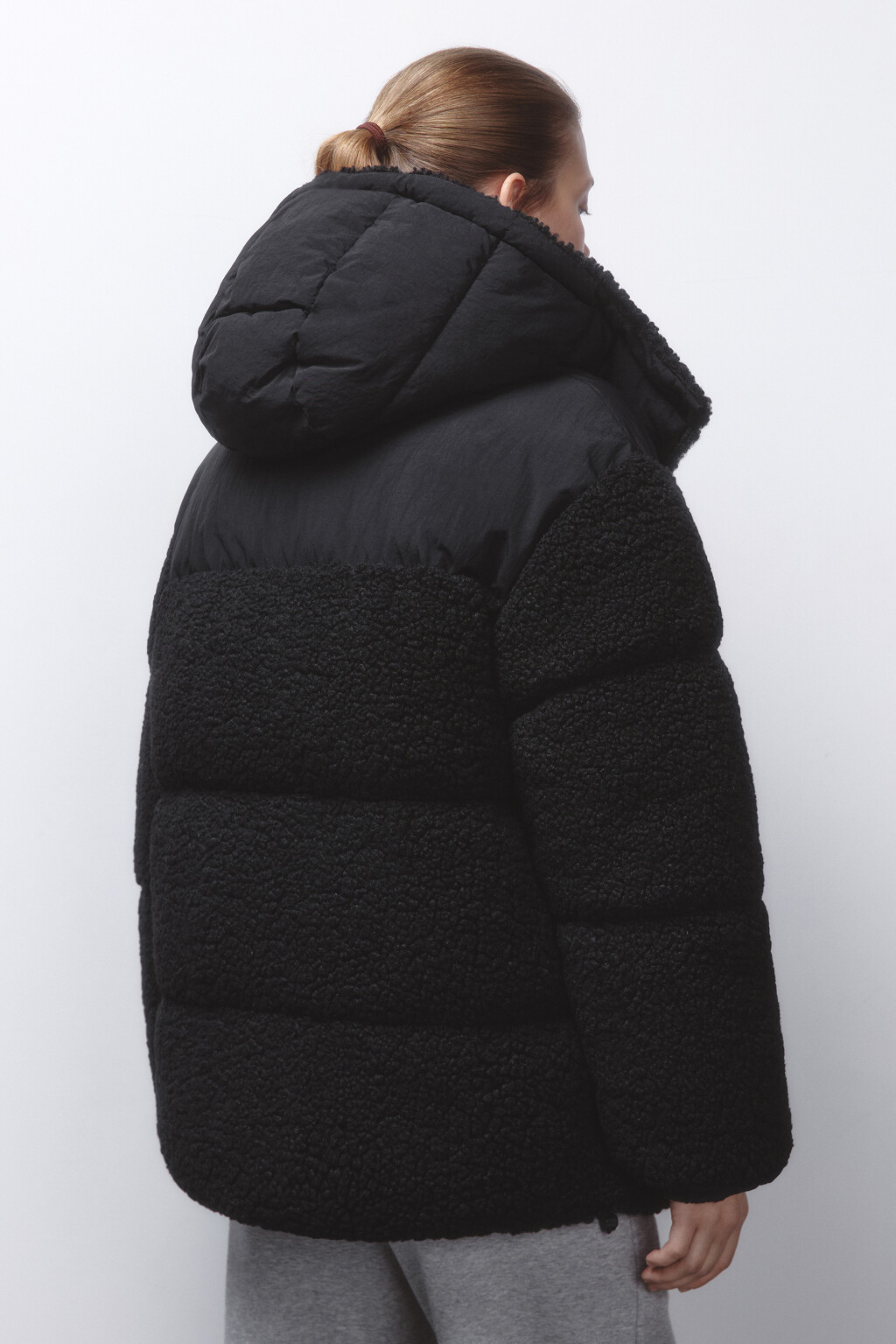Куртка стеганая из искусственного меха с кокеткой - цвет черный - 4