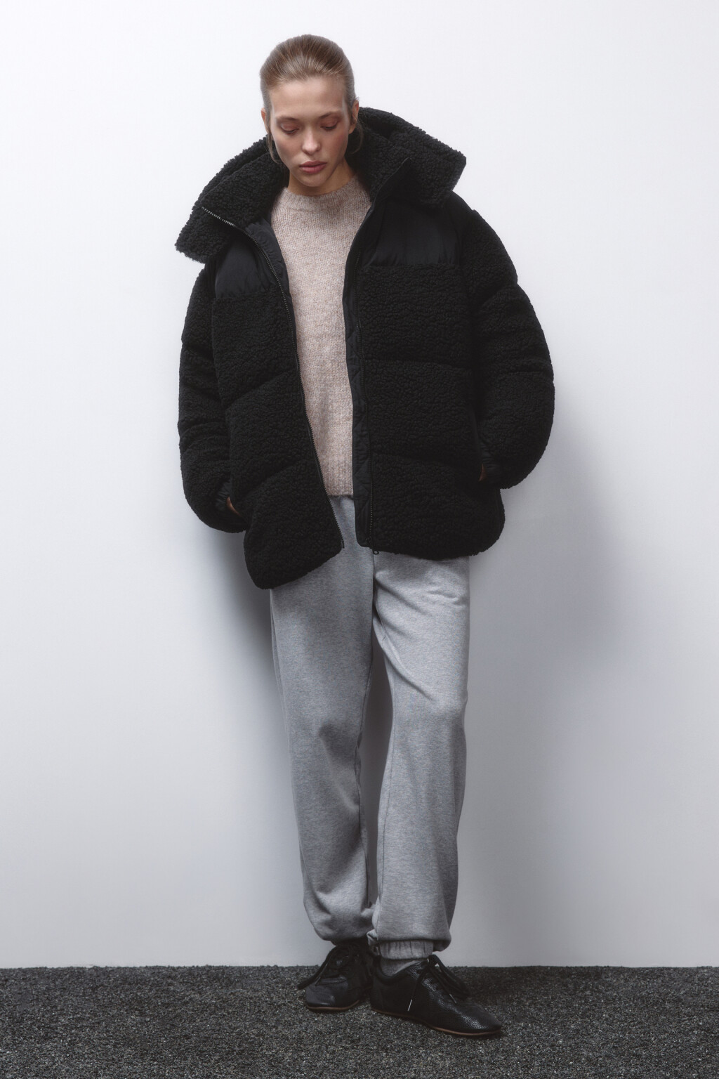 Куртка стеганая из искусственного меха с кокеткой - цвет черный - 5