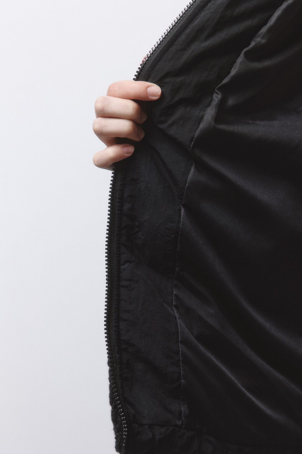 Куртка стеганая из искусственного меха с кокеткой - цвет черный - 8