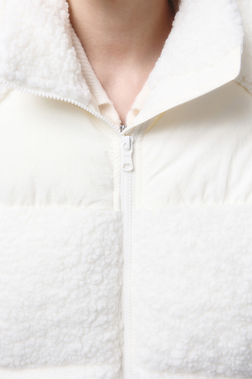 Куртка стеганая из искусственного меха с кокеткой - цвет молочный - 6