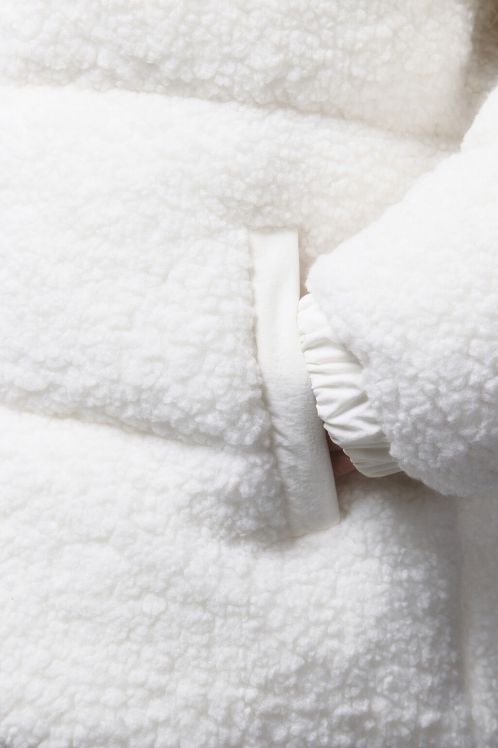 Куртка стеганая из искусственного меха с кокеткой - цвет молочный - 7