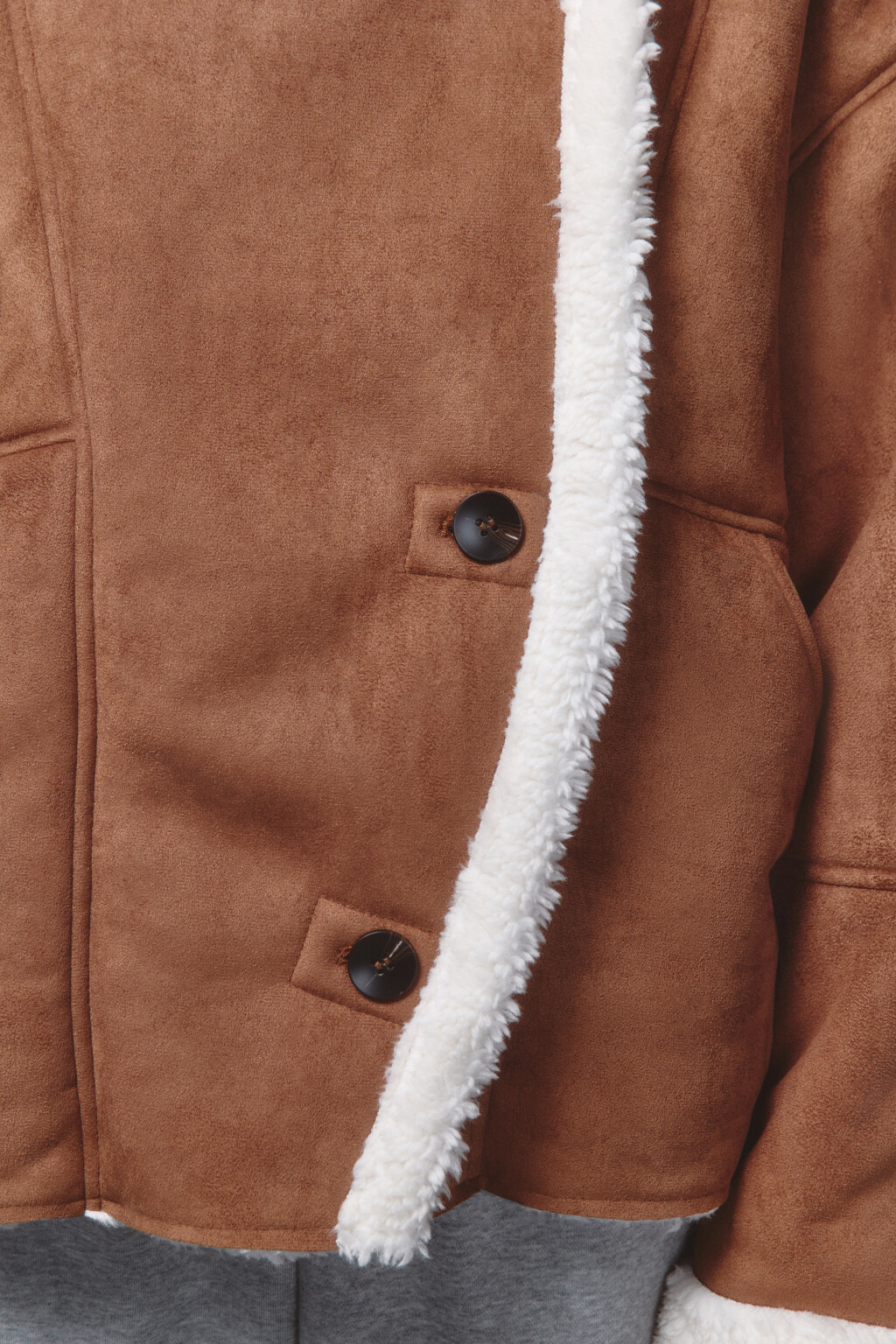 Куртка-дубленка короткая с отделкой под овчину - цвет коричневый - 6