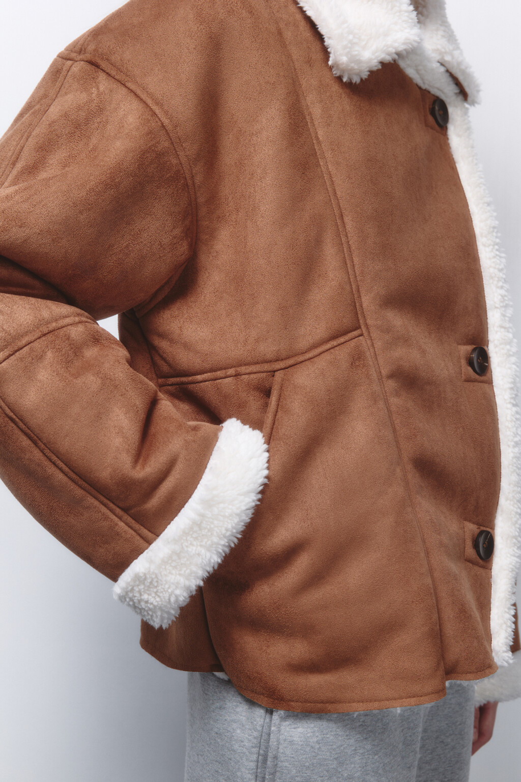 Куртка-дубленка короткая с отделкой под овчину - цвет коричневый - 7