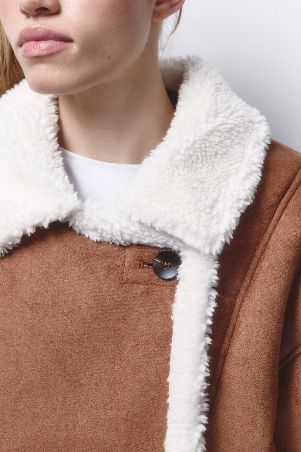 Куртка-дубленка короткая с отделкой под овчину - цвет коричневый - 8