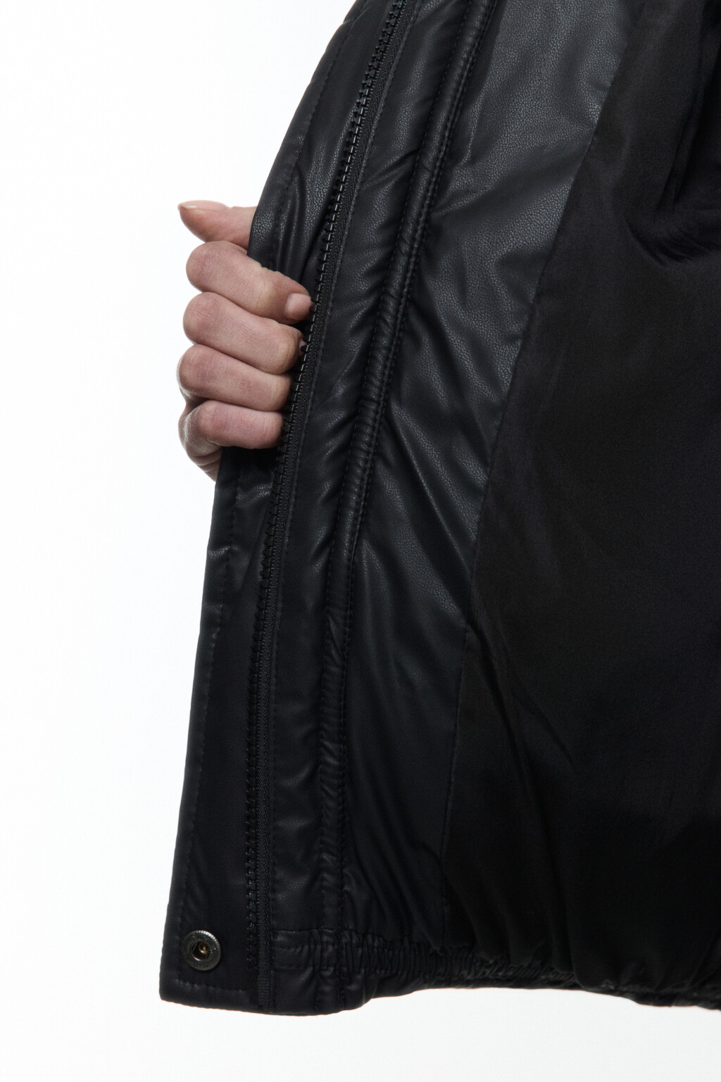 Куртка из искусственной кожи с капюшоном - цвет черный - 8