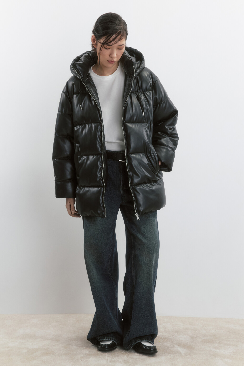 Куртка из искусственной кожи с капюшоном - цвет черный - 6